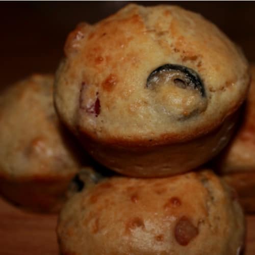 Muffin savory beer, bacon and olives