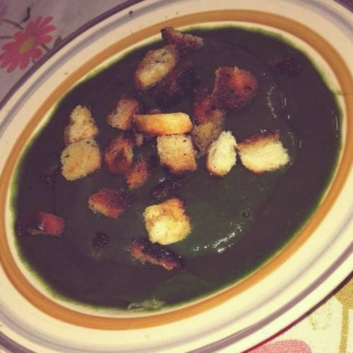 Cream of potato, spinach and broccoli with croutons