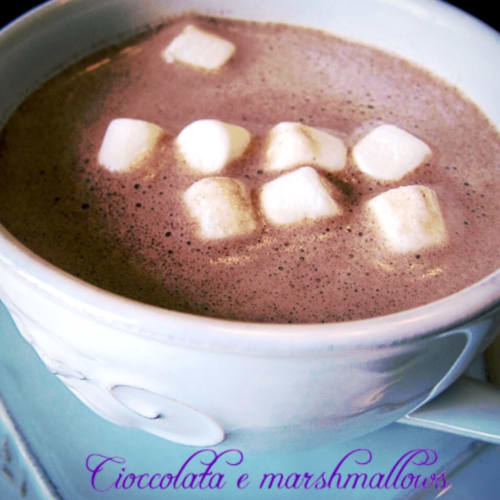 chocolate caliente y malvaviscos