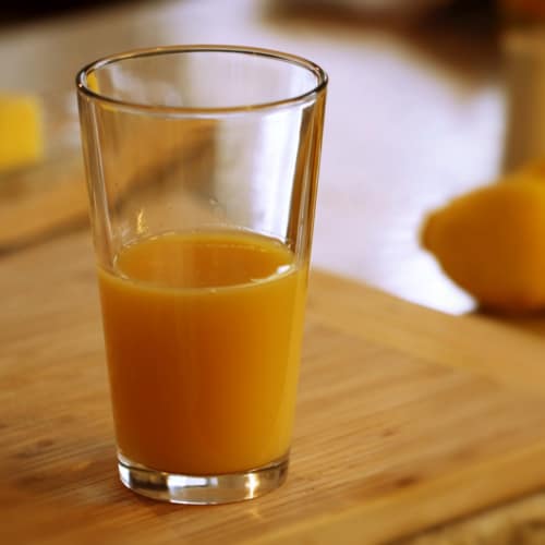 Colazione succo e biscottini