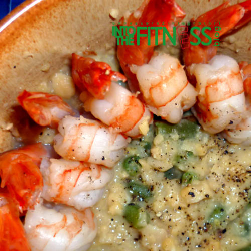 Cream of chickpeas with prawns and green beans