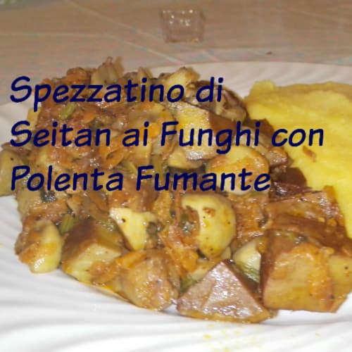 Spezzatino di seitan ai funghi con polenta fumante