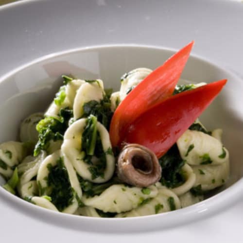 Orecchiette con brócoli rabe