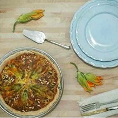 Quiche fiori di zucca, zucchine e pinoli