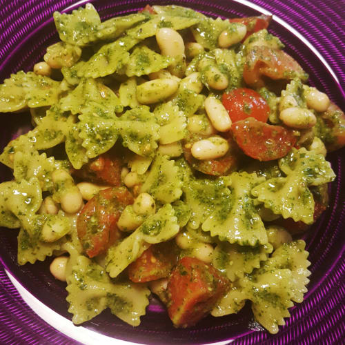 Farfalle with rocket pesto and cannellini