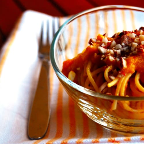 Spaghetti crema di carote e porri alle mandorle