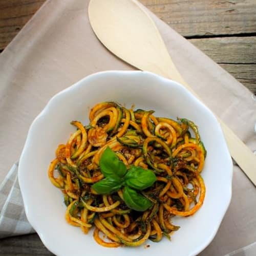 Zoodles with pesto with dried tomatoes