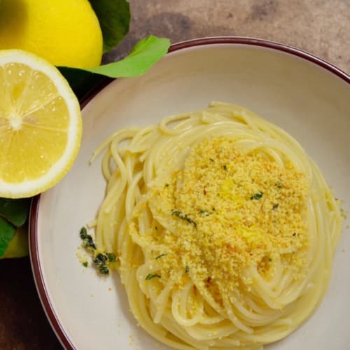 Spaghetti al limone con pangrattato alle erbette