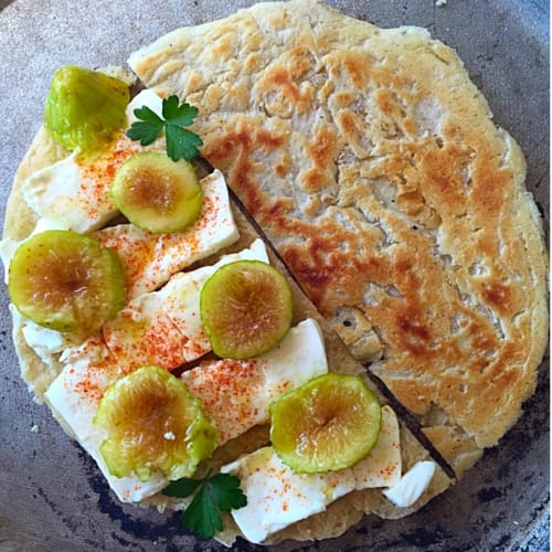 Cake text with figs and soft cheese