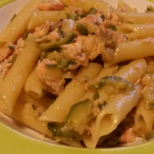 Penne with fresh salmon and zucchini