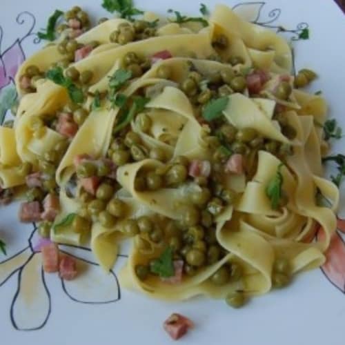 Tagliatelle with peas