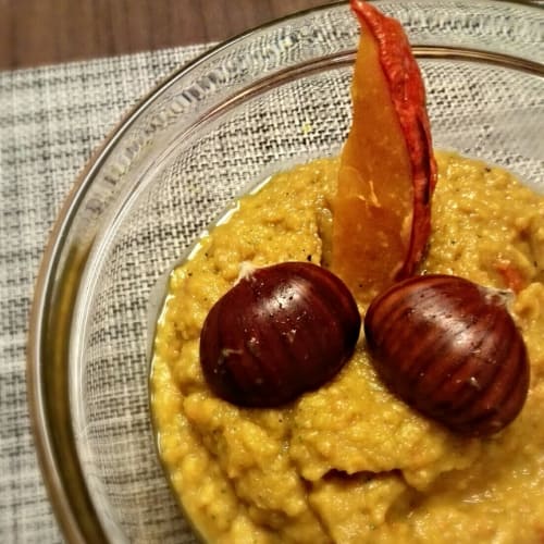 Cream of pumpkin, apples and brown turmeric