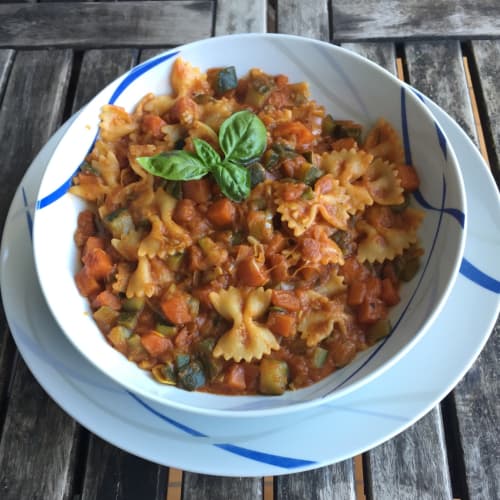 Farfalle with spicy sauce with vegetables