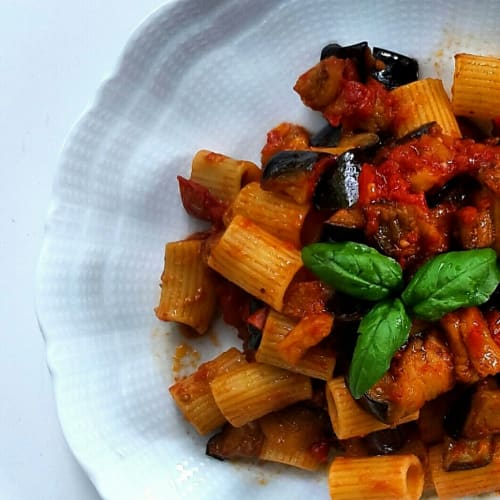 rigatoni tomates y berenjenas