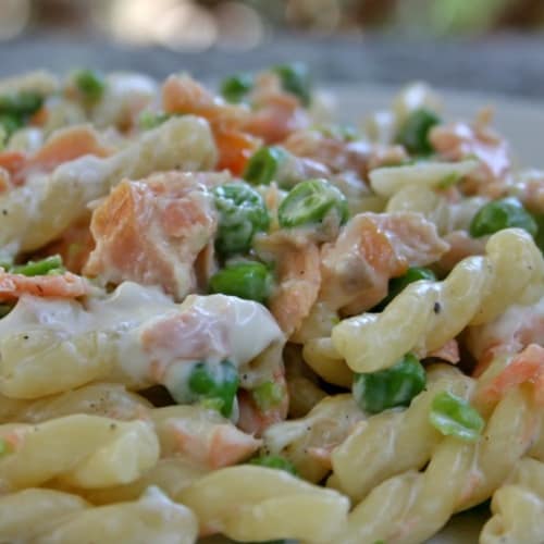 Trecce cremose con salmone e piselli