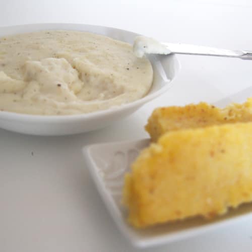 bacalao con migas de pan con crema de polenta