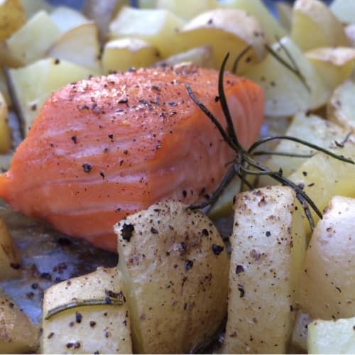 smoked salmon fillet with baked potatoes