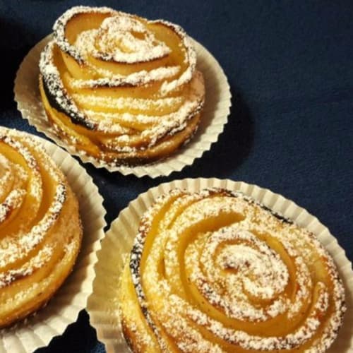 Rose puff pastry with apples