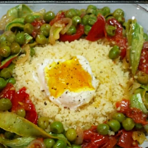 Eggs with couscous with vegetables