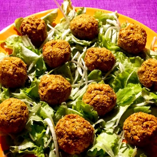 Quinoa patties with peas and broccoli