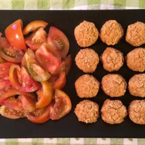 Meat balls of chickpeas and oats