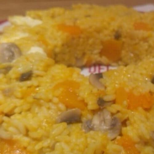 El buñuelo con arroz de calabaza, setas y sal primeros