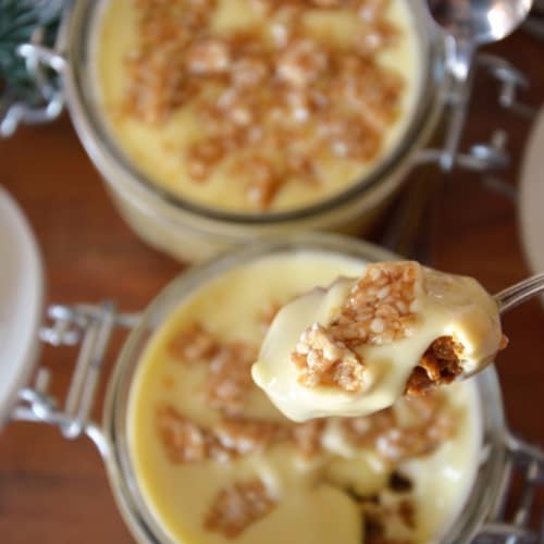 Monoporzioni di tiramisù di pandoro al croccante di quinoa