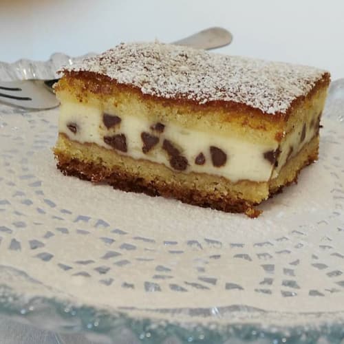 Cake poured ricotta