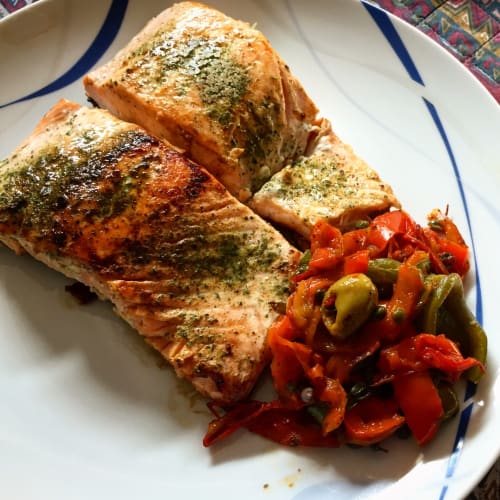 filetes de salmón con pimientos sabrosas