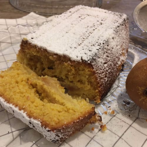 Plumcake polenta, pears and walnuts