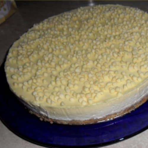 Cheesecake with white chocolate and lemon