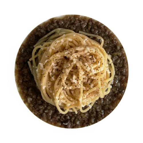 Spaghetti butter and parmesan on lentils cream