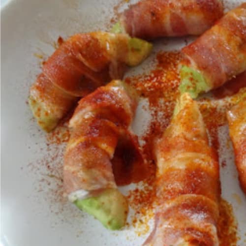 Avocado snack with bacon and spices