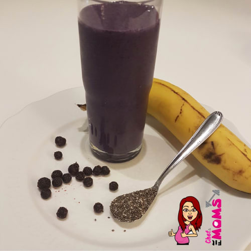 Smoothie of banana and blueberries