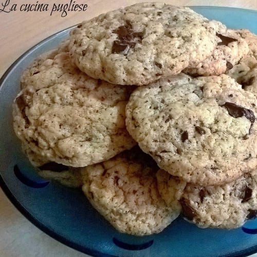 Biscuits with chocolate drops light