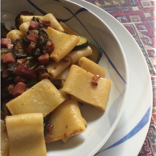 Mezze maniche zucchine e speck