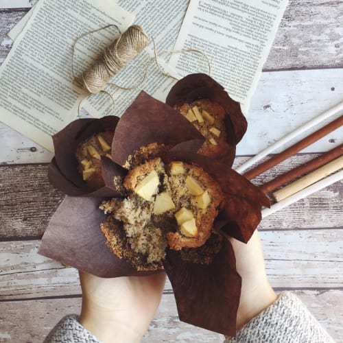 Magdalenas con las manzanas gluten y la lactosa