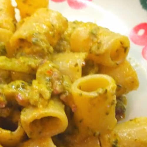 Significa el azafrán paccheri con el salami y el brócoli nabo crema