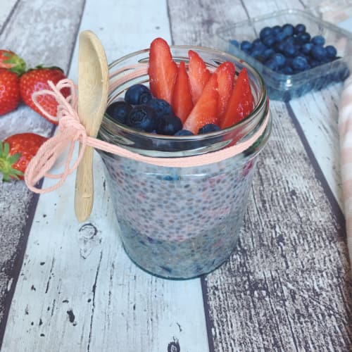 Chia pudding vegano ai frutti rossi