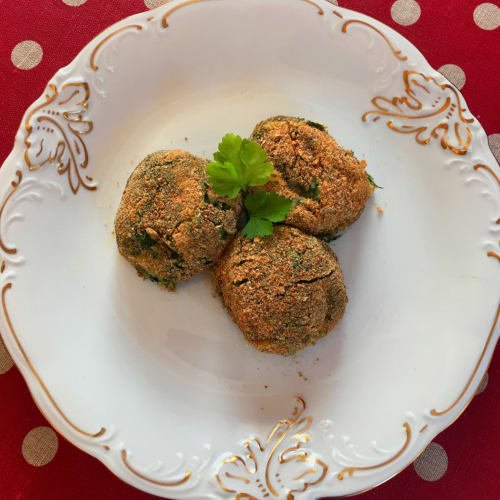 Meatballs with spinach and potatoes