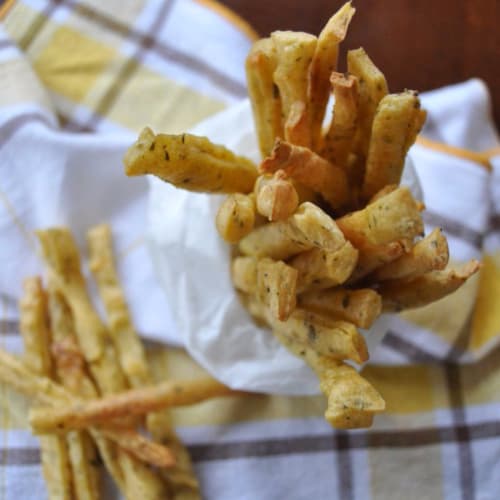 Chips with crispy chickpea flour with rosemary