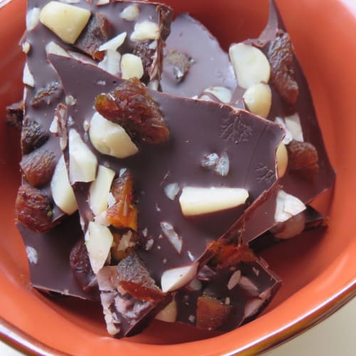 Crispy chocolate, macadamia nuts and dried apricots