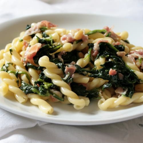 Trecce con spinaci, pancetta e taleggio