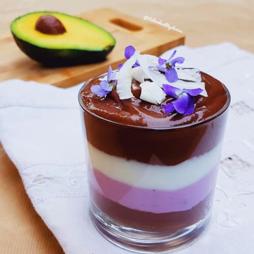 Mousse de chocolate con aguacate y yogur