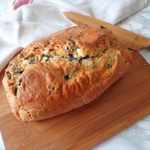 Pane con cavolo nero e feta