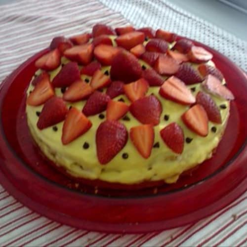 Pastel de crema con fresas y ...