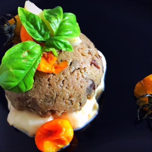 Flan di melanzane su scamorza affumicata grigliata e pomodorini confit