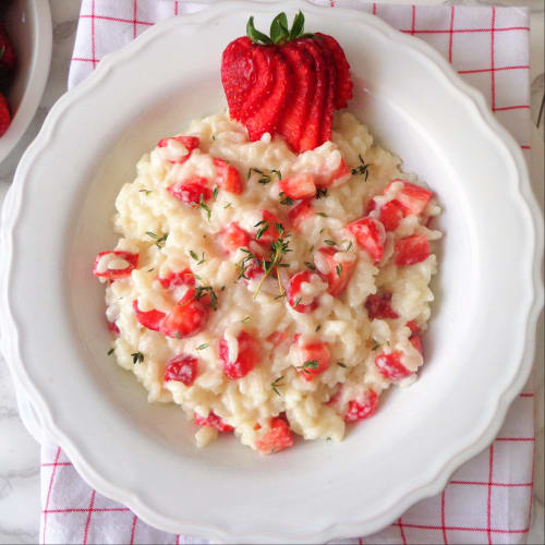 Risotto con fresas, queso de cabra y tomillo