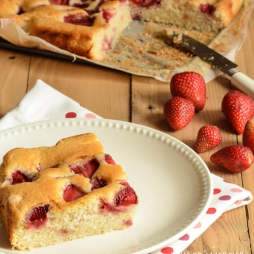 Pastel vegano con las fresas