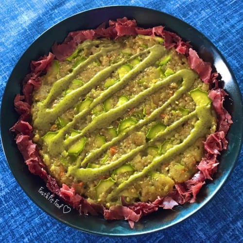 Gachas de avena con sal calabacín, flores, azafrán, pistacho y carne seca